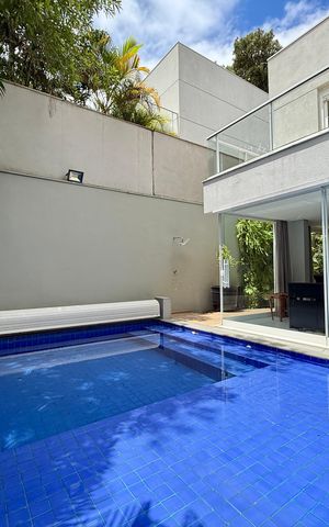 Casa de condomínio à venda com 600m², 3 quartos e 5 vagas Casa de condomínio à venda com 600m², 3 quartos e 5 vagasPiscina