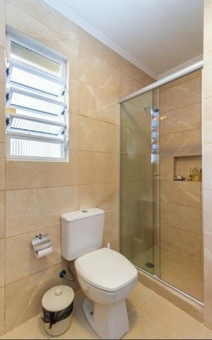 Casa para alugar com 380m², 3 quartos e 3 vagas Casa para alugar com 380m², 3 quartos e 3 vagasBanheiro da Suíte 1