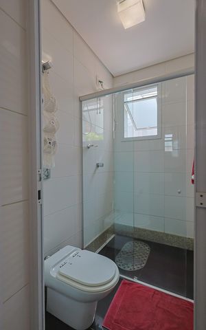 Casa à venda com 356m², 3 quartos e 4 vagas Casa à venda com 356m², 3 quartos e 4 vagasÁrea de Serviço