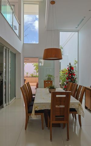 Casa à venda com 356m², 3 quartos e 4 vagas Casa à venda com 356m², 3 quartos e 4 vagasSala de Jantar