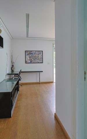 Casa à venda com 356m², 3 quartos e 4 vagas Casa à venda com 356m², 3 quartos e 4 vagasQuarto 3