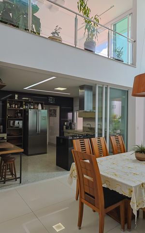 Casa à venda com 356m², 3 quartos e 4 vagas Casa à venda com 356m², 3 quartos e 4 vagasSala de Jantar