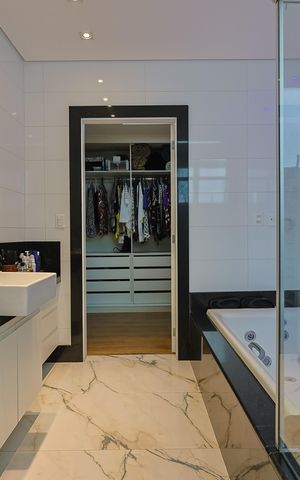 Casa à venda com 356m², 3 quartos e 4 vagas Casa à venda com 356m², 3 quartos e 4 vagasBanheiro da Suíte 1