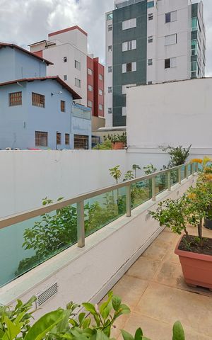 Casa à venda com 356m², 3 quartos e 4 vagas Casa à venda com 356m², 3 quartos e 4 vagasVaranda da Sala 2