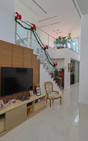 Casa à venda com 356m², 3 quartos e 4 vagas Casa à venda com 356m², 3 quartos e 4 vagasSala