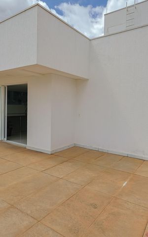 Casa à venda com 356m², 3 quartos e 4 vagas Casa à venda com 356m², 3 quartos e 4 vagasVaranda da Sala 2