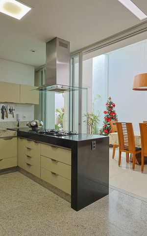 Casa à venda com 356m², 3 quartos e 4 vagas Casa à venda com 356m², 3 quartos e 4 vagasCozinha