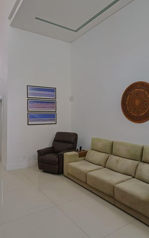 Casa à venda com 356m², 3 quartos e 4 vagas Casa à venda com 356m², 3 quartos e 4 vagasSala