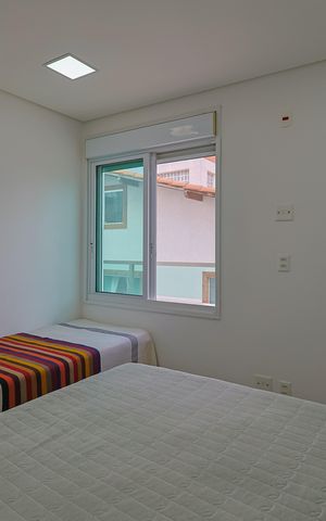 Casa à venda com 356m², 3 quartos e 4 vagas Casa à venda com 356m², 3 quartos e 4 vagasQuarto 2