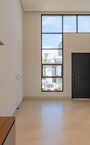 Casa de condomínio à venda com 300m², 3 quartos e 4 vagas Casa de condomínio à venda com 300m², 3 quartos e 4 vagasSala