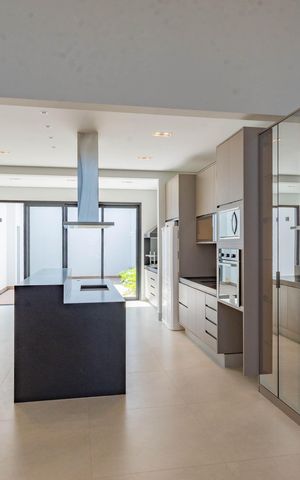 Casa de condomínio à venda com 300m², 3 quartos e 4 vagas Casa de condomínio à venda com 300m², 3 quartos e 4 vagasCozinha