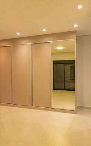 Casa de condomínio à venda com 300m², 3 quartos e 4 vagas Casa de condomínio à venda com 300m², 3 quartos e 4 vagasSuíte 3