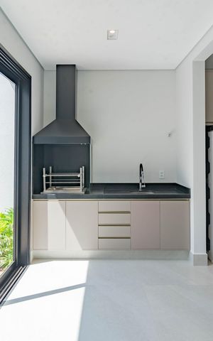 Casa de condomínio à venda com 300m², 3 quartos e 4 vagas Casa de condomínio à venda com 300m², 3 quartos e 4 vagasEspa