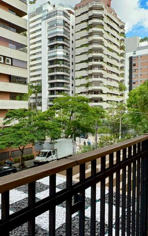 Apartamento à venda com 333m², 4 quartos e 4 vagas Apartamento à venda com 333m², 4 quartos e 4 vagasVaranda