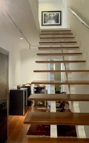 Apartamento à venda com 333m², 4 quartos e 4 vagas Apartamento à venda com 333m², 4 quartos e 4 vagasEscada