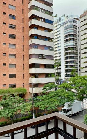 Apartamento à venda com 333m², 4 quartos e 4 vagas Apartamento à venda com 333m², 4 quartos e 4 vagasSacada da suite 1