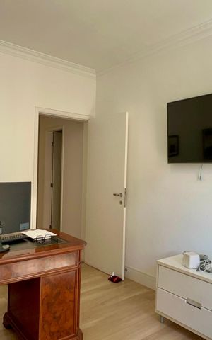 Apartamento à venda com 333m², 4 quartos e 4 vagas Apartamento à venda com 333m², 4 quartos e 4 vagasSuíte 2