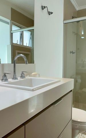 Apartamento à venda com 333m², 4 quartos e 4 vagas Apartamento à venda com 333m², 4 quartos e 4 vagasBanheiro da Suíte 2
