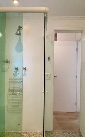 Apartamento à venda com 333m², 4 quartos e 4 vagas Apartamento à venda com 333m², 4 quartos e 4 vagasBanheiro da Suíte 1