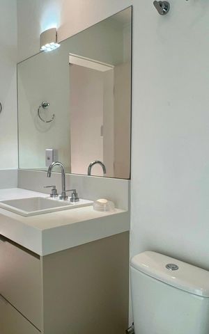 Apartamento à venda com 333m², 4 quartos e 4 vagas Apartamento à venda com 333m², 4 quartos e 4 vagasBanheiro da Suíte 2