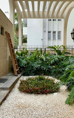Apartamento à venda com 333m², 4 quartos e 4 vagas Apartamento à venda com 333m², 4 quartos e 4 vagasEntrada do Prédio