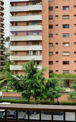 Apartamento à venda com 333m², 4 quartos e 4 vagas Apartamento à venda com 333m², 4 quartos e 4 vagasSacada da suite 1
