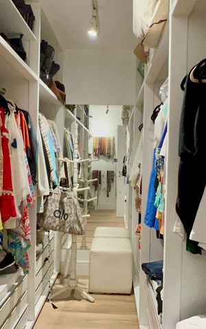 Apartamento à venda com 333m², 4 quartos e 4 vagas Apartamento à venda com 333m², 4 quartos e 4 vagasCloset da suíte 1