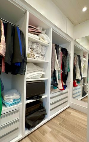 Apartamento à venda com 333m², 4 quartos e 4 vagas Apartamento à venda com 333m², 4 quartos e 4 vagasCloset da suíte 3