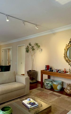 Apartamento à venda com 333m², 4 quartos e 4 vagas Apartamento à venda com 333m², 4 quartos e 4 vagasSala