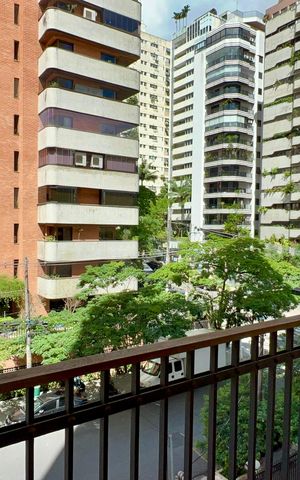 Apartamento à venda com 333m², 4 quartos e 4 vagas Apartamento à venda com 333m², 4 quartos e 4 vagasSacada da suite 4