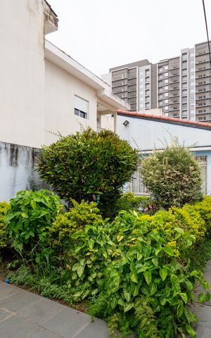 Casa à venda com 250m², 3 quartos e 3 vagas Casa à venda com 250m², 3 quartos e 3 vagasQuintal