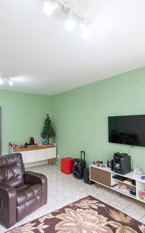 Casa à venda com 250m², 3 quartos e 3 vagas Casa à venda com 250m², 3 quartos e 3 vagasSala