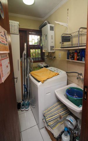 Casa de condomínio à venda com 177m², 4 quartos e 2 vagas Casa de condomínio à venda com 177m², 4 quartos e 2 vagasÁrea de Serviço