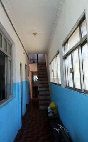 Casa à venda com 300m², 3 quartos e 8 vagasCorredor de Acesso