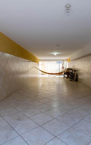 Casa à venda com 280m², 3 quartos e 6 vagas Casa à venda com 280m², 3 quartos e 6 vagasGaragem
