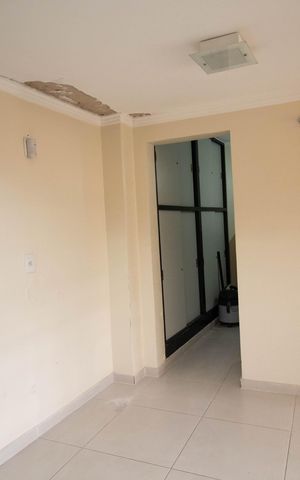 Casa à venda com 650m², 4 quartos e 5 vagas Casa à venda com 650m², 4 quartos e 5 vagasÁrea de Serviço