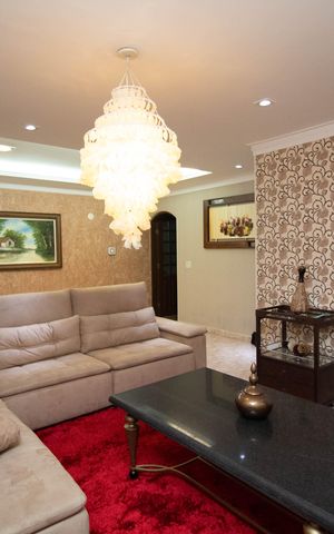 Casa à venda com 650m², 4 quartos e 5 vagas Casa à venda com 650m², 4 quartos e 5 vagasSala