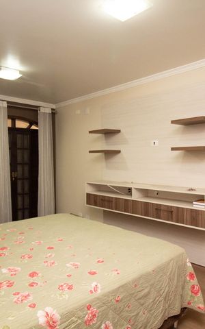 Casa à venda com 650m², 4 quartos e 5 vagas Casa à venda com 650m², 4 quartos e 5 vagasQuarto 1 - Suíte