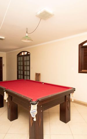 Casa à venda com 650m², 4 quartos e 5 vagas Casa à venda com 650m², 4 quartos e 5 vagasSala de Jogos