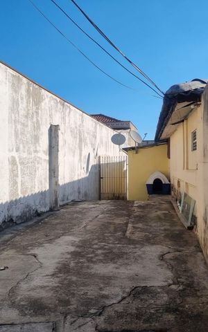 Casa à venda com 290m², 2 quartos e 4 vagas