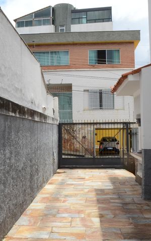 Casa à venda com 300m², 4 quartos e 3 vagasGaragem