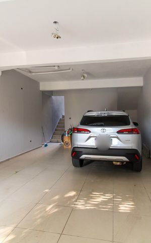 Casa à venda com 150m², 6 quartos e 4 vagas Casa à venda com 150m², 6 quartos e 4 vagasGaragem