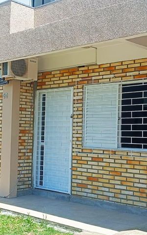 Casa à venda com 94m², 2 quartos e 3 vagas Casa à venda com 94m², 2 quartos e 3 vagasÁrea externa