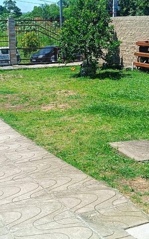 Casa à venda com 94m², 2 quartos e 3 vagas Casa à venda com 94m², 2 quartos e 3 vagasÁrea externa