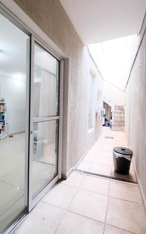 Casa à venda com 244m², 2 quartos e 2 vagasÁrea externa
