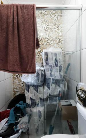 Casa à venda com 244m², 2 quartos e 2 vagasBanheiro 1