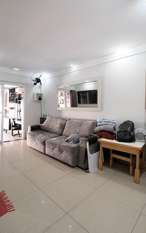 Casa à venda com 244m², 2 quartos e 2 vagasSala