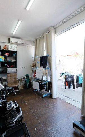Casa à venda com 244m², 2 quartos e 2 vagasSuíte