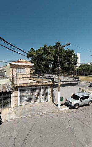 Casa à venda com 244m², 2 quartos e 2 vagasSuíte