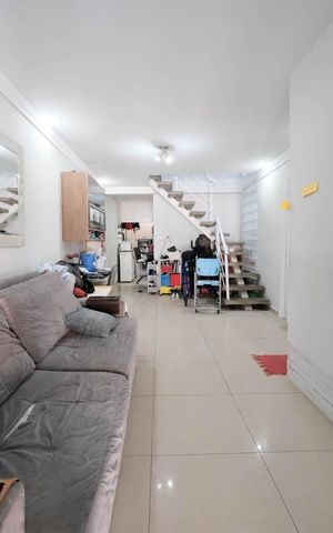 Casa à venda com 244m², 2 quartos e 2 vagasSala
